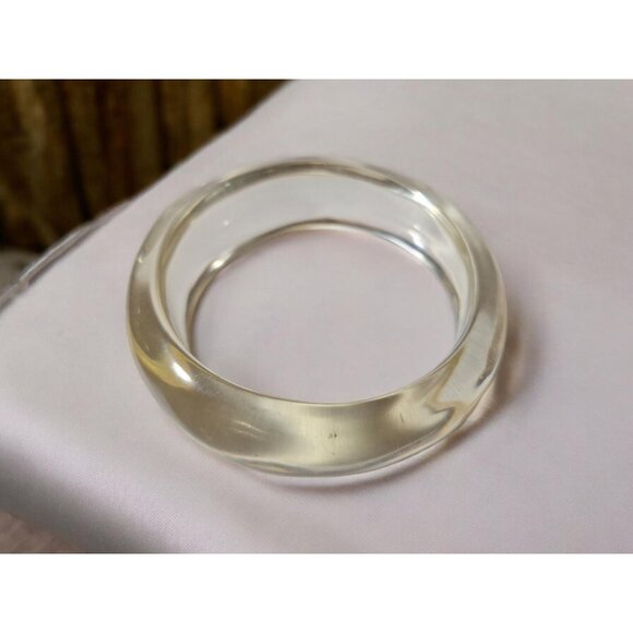 Vintage Lucite Bangle, 1950's Chunky Bracelet, Clear Retro Fashion Jewelry - Picture 7 of 9